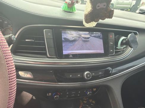Used 2022 Buick Enclave Essence FWD image 5