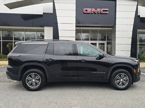 Certified 2025 Chevrolet Traverse LT image 2