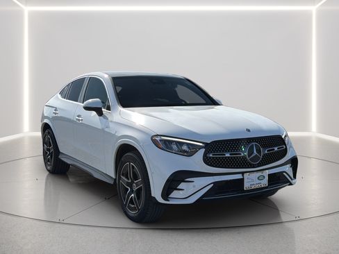 Used 2025 Mercedes-Benz GLC 300 4MATIC image 10