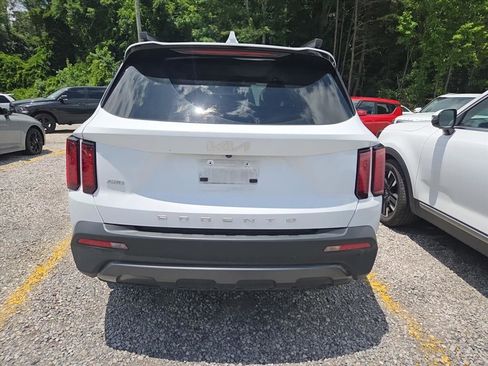 Used 2022 Kia Sorento S w/ Panoramic Sunroof Package AWD/4WD image 5