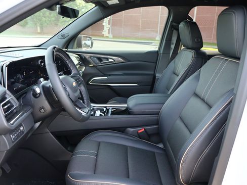 New 2026 Chevrolet Traverse High Country w/ LPO, Floor Liner Package AWD/4WD image 12