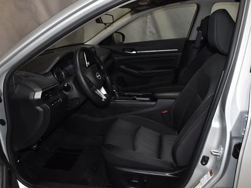 Used 2024 Nissan Altima 2.5 SV image 12