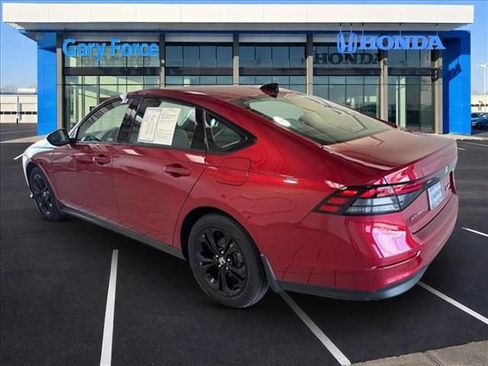 Certified 2025 Honda Accord SE image 3