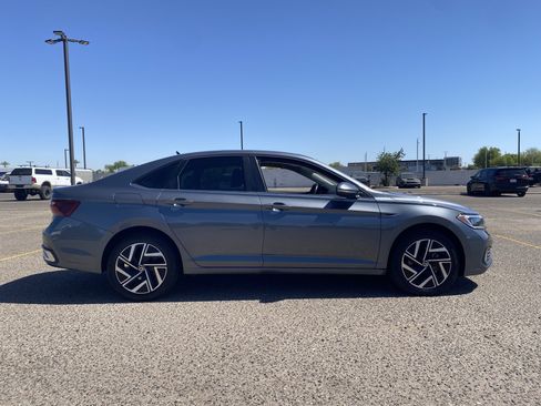 Used 2024 Volkswagen Jetta SEL FWD image 6
