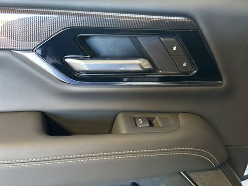 New 2026 GMC Yukon Elevation image 17