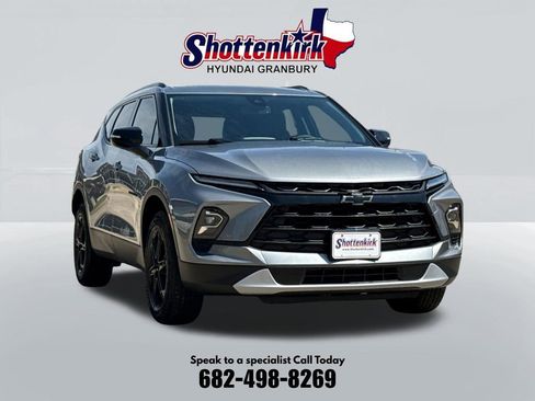 Used 2024 Chevrolet Blazer LT w/ Midnight/Sport Edition FWD image 3