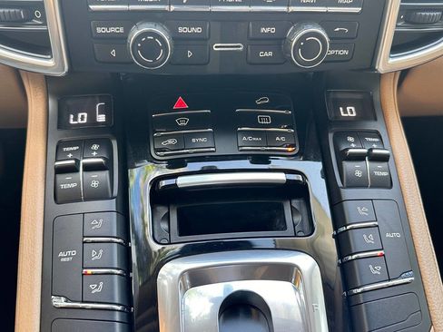 Used 2015 Porsche Cayenne Diesel AWD/4WD image 53