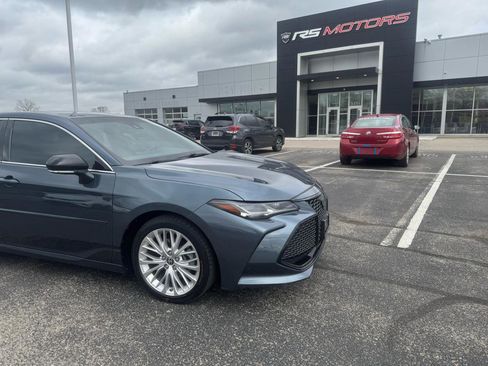 Used 2019 Toyota Avalon Touring w/ Advanced Safety Package image 3