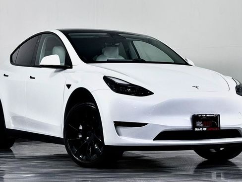 Used 2023 Tesla Model Y Long Range AWD/4WD image 2