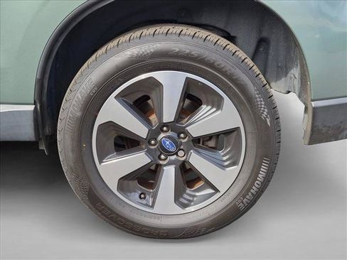Used 2017 Subaru Forester 2.5i Limited AWD/4WD image 9