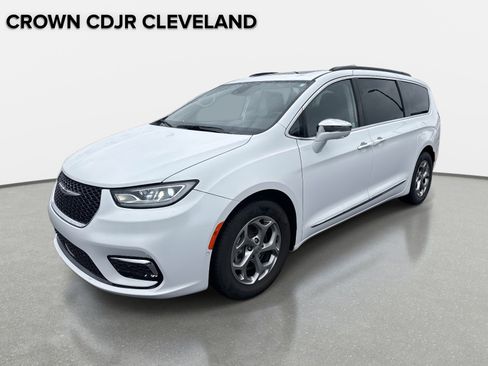 Used 2022 Chrysler Pacifica Limited image 9
