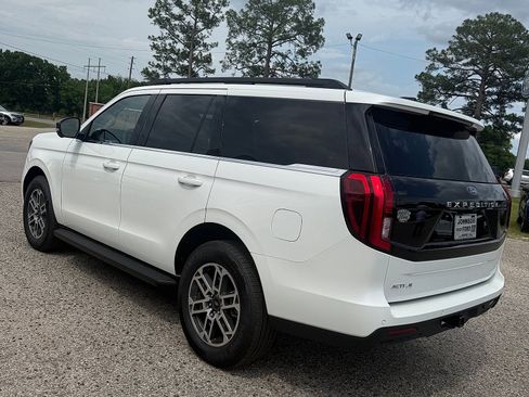 New 2026 Ford Expedition Active RWD image 6