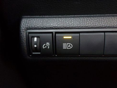 Certified 2025 Toyota Corolla LE image 31