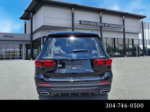 Used 2025 Mercedes-Benz GLB 250 4MATIC image 4