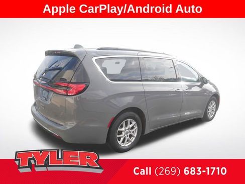 Used 2022 Chrysler Pacifica Touring-L FWD image 8