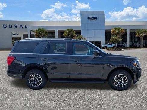 Used 2024 Ford Expedition XLT AWD/4WD image 3