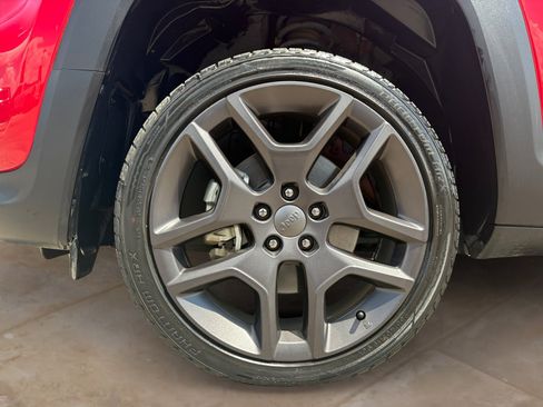 Used 2022 Jeep Renegade Latitude AWD/4WD image 31