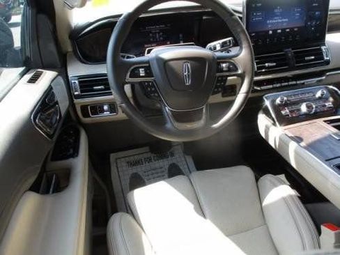 Used 2024 Lincoln Navigator L Reserve image 5
