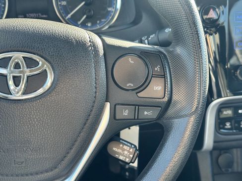 Used 2017 Toyota Corolla LE image 23