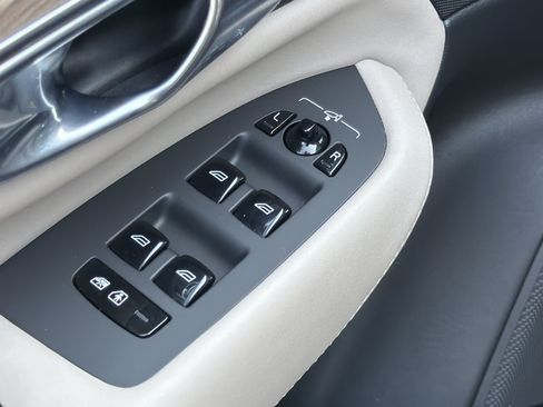 Certified 2026 Volvo XC90 B6 Plus AWD/4WD image 15