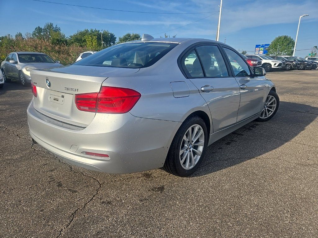 Used 2016 BMW 320i xDrive Sedan AWD/4WD image 5