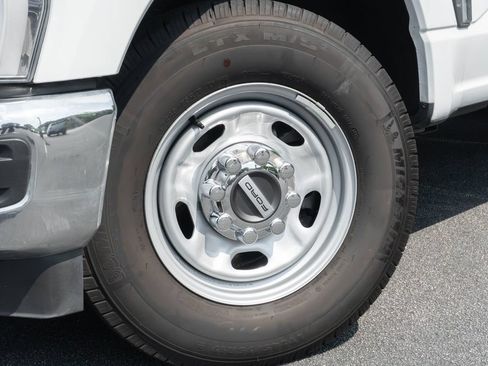 Used 2026 Ford F250 XL w/ XL Chrome Package RWD image 2