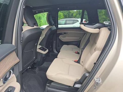 Used 2025 Volvo XC90 B5 Core AWD/4WD image 6