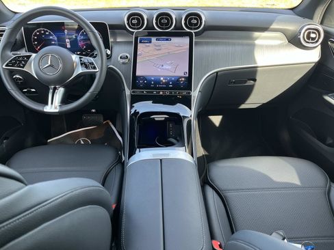 Used 2025 Mercedes-Benz GLC 300 image 13