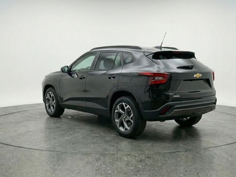 Used 2025 Chevrolet Trax LT image 5
