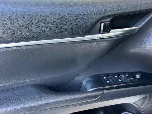 Used 2018 Toyota Camry SE image 12