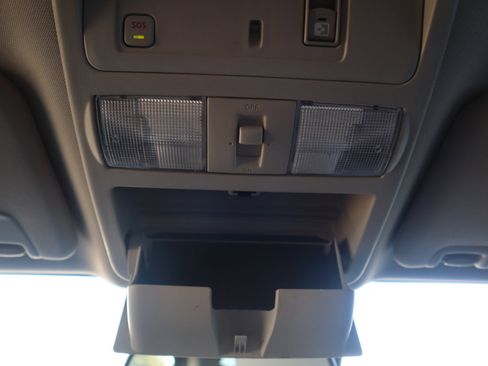 Used 2021 Nissan Titan SV w/ SV Convenience Package image 98