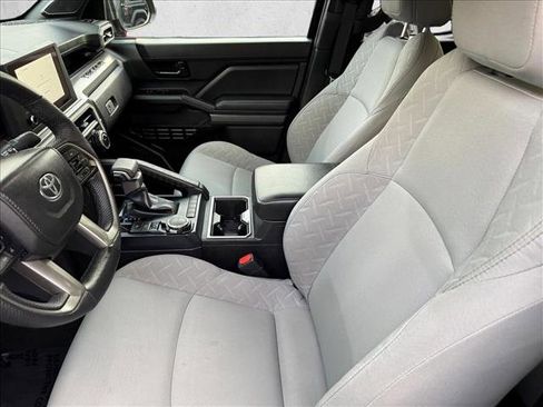 Certified 2025 Toyota Tacoma SR5 AWD/4WD image 10