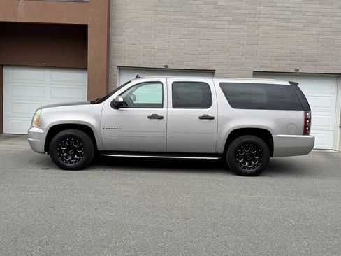 Used 2007 GMC Yukon XL Denali AWD/4WD image 2