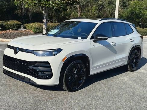 New 2026 Volkswagen Tiguan SE R-Line image 4