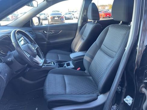 Used 2017 Nissan Rogue SV image 9