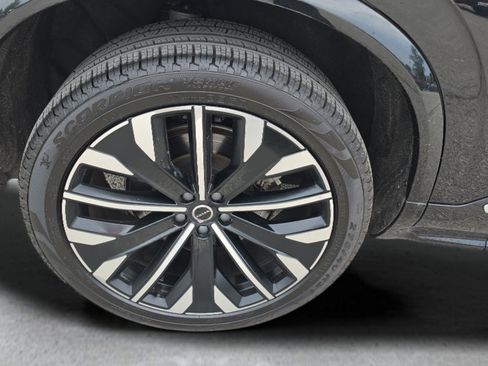 Used 2025 Volvo XC90 B6 Plus AWD/4WD image 23