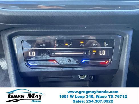 Used 2024 Volkswagen Tiguan SE w/ Panoramic Sunroof Package FWD image 20