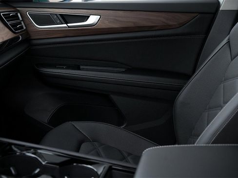 New 2026 Volkswagen Atlas SE image 13