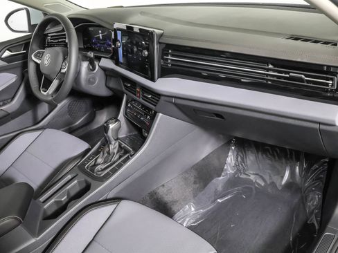 Used 2026 Volkswagen Jetta SE FWD image 41