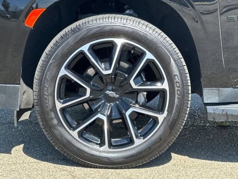 Used 2024 Chevrolet Suburban RST RWD image 32