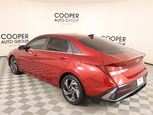 Used 2025 Hyundai Elantra SEL image 24