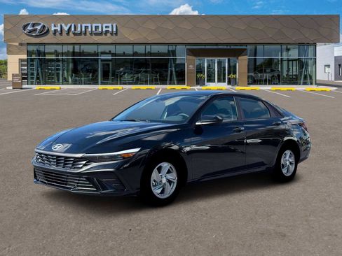 New 2026 Hyundai Elantra SE image 2