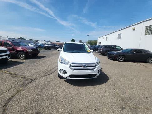 Used 2018 Ford Escape SE w/ SE Sync 3 Package AWD/4WD image 5