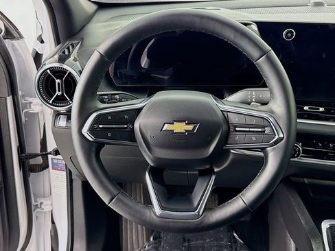 Used 2025 Chevrolet Equinox LT image 11