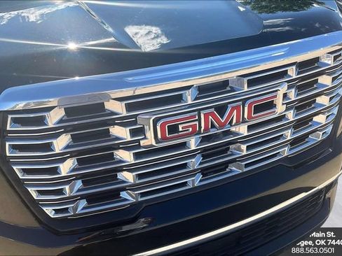 Used 2025 GMC Acadia Denali w/ LPO, Floor Liner Package AWD/4WD image 33