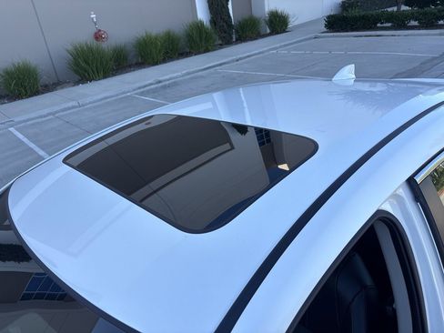 Used 2017 Honda Civic Touring image 9