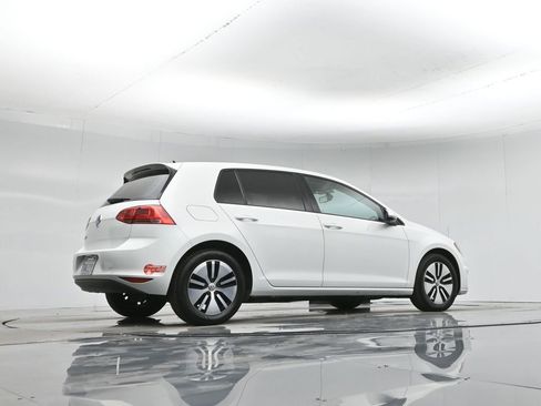 Used 2016 Volkswagen e-Golf SE w/ DC Fast Charging Package image 46