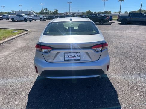 Used 2021 Toyota Corolla LE image 6