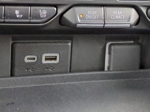 Used 2023 Chevrolet Suburban Premier image 30