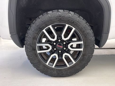 Used 2022 GMC Sierra 1500 AT4 w/ AT4 Preferred Package AWD/4WD image 9